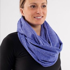 Lululemon Infinity Scarf in Heathered Pigment Blue, excellent condition